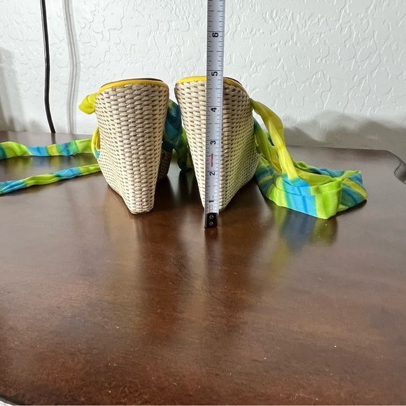 Vibrant Espadrille Sandals with Strappy Design - Picture 2 of 3